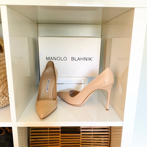 MANOLO Blahnik Nude Patent Pumps - Picture 2 of 6
